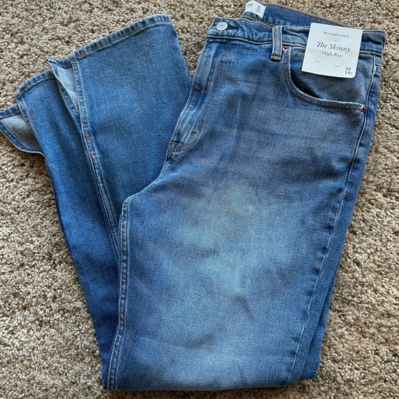Abercrombie & Fitch High Rise Jeans with Vent Hem - Picture 2 of 11